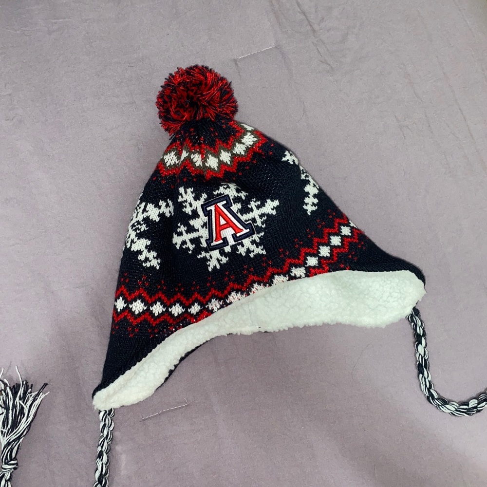 U OF A BEANIE